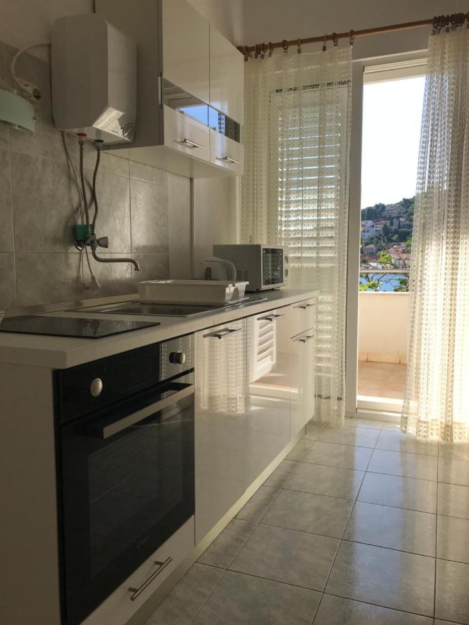apartmani Ilda Radonić Jelsa  Esterno foto