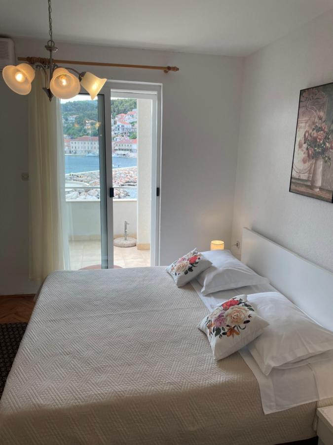 apartmani Ilda Radonić Jelsa  Esterno foto
