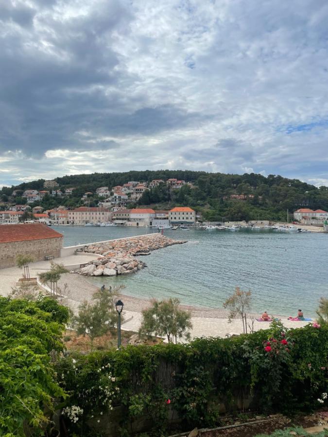 apartmani Ilda Radonić Jelsa  Esterno foto
