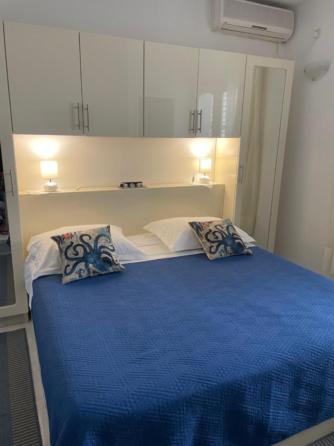 apartmani Ilda Radonić Jelsa  Esterno foto