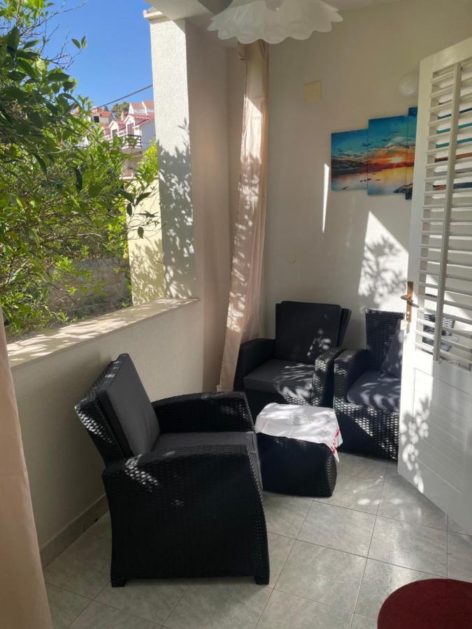 apartmani Ilda Radonić Jelsa  Esterno foto