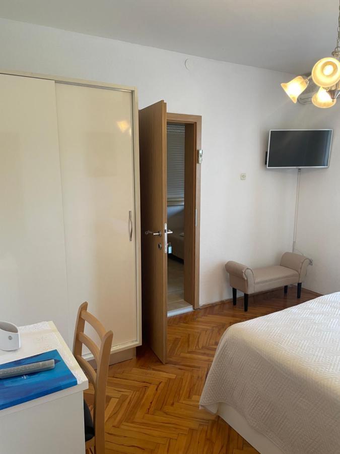 apartmani Ilda Radonić Jelsa  Esterno foto