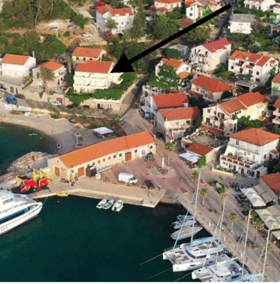 apartmani Ilda Radonić Jelsa  Esterno foto