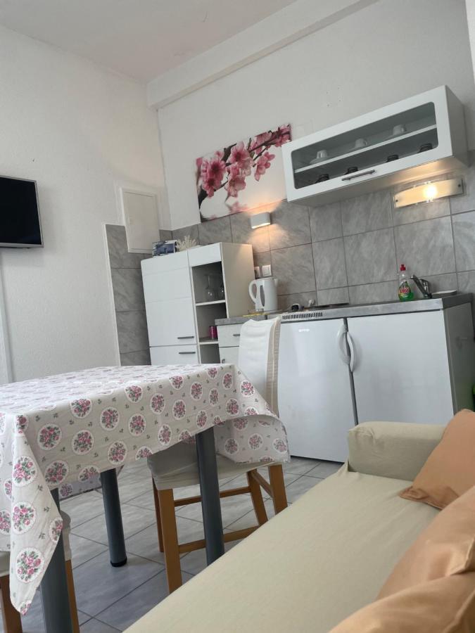apartmani Ilda Radonić Jelsa  Esterno foto