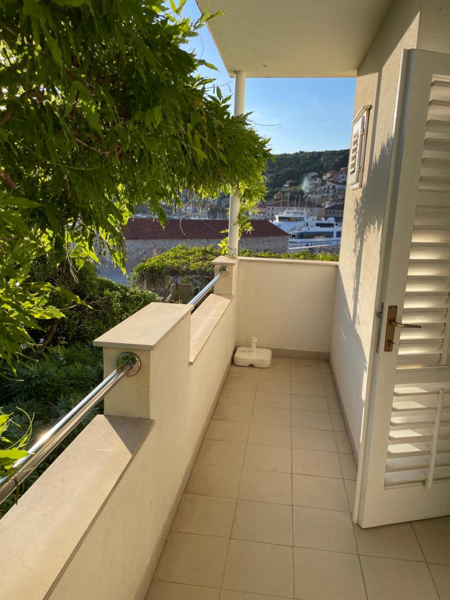 apartmani Ilda Radonić Jelsa  Esterno foto