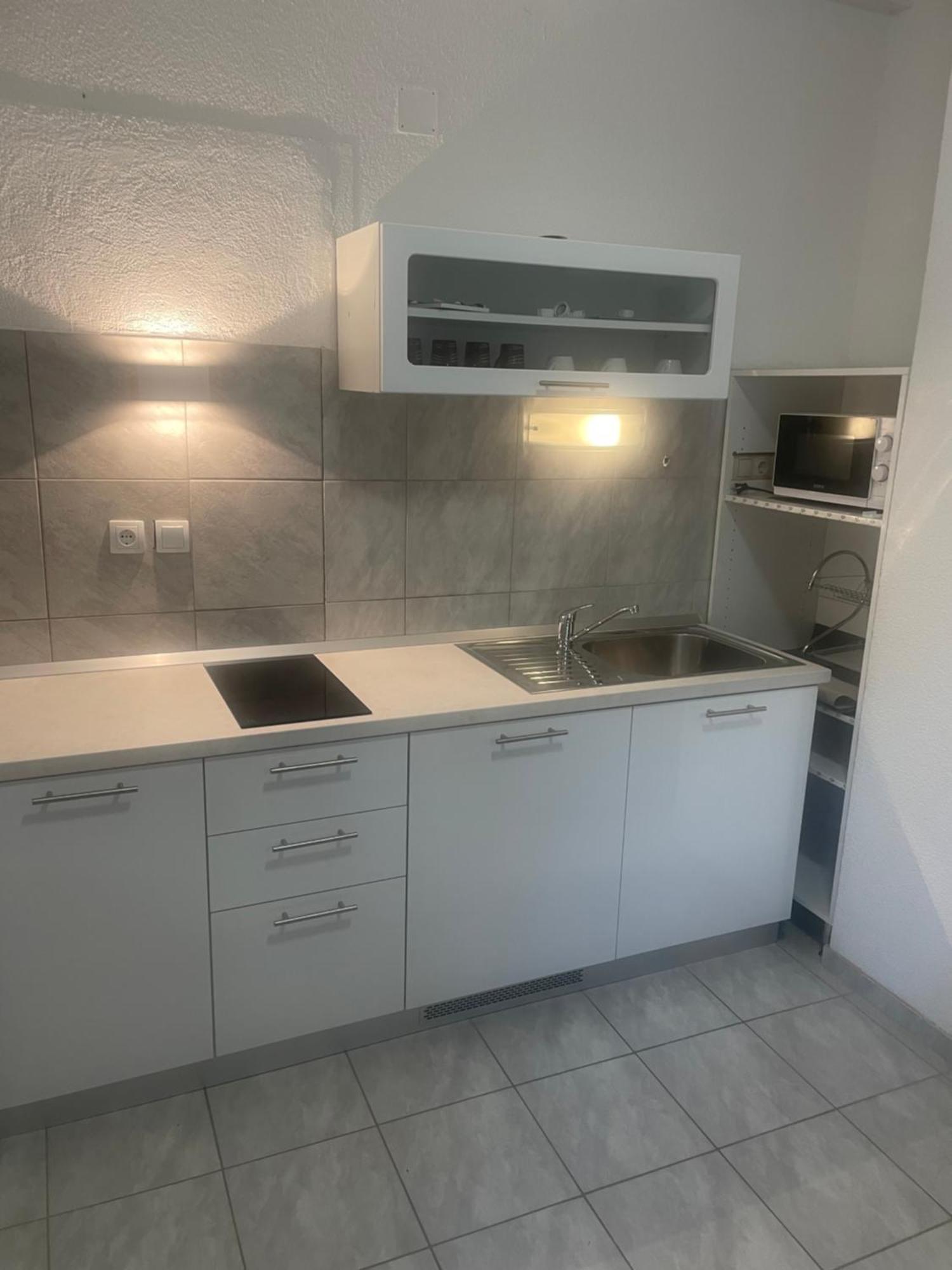 apartmani Ilda Radonić Jelsa  Esterno foto