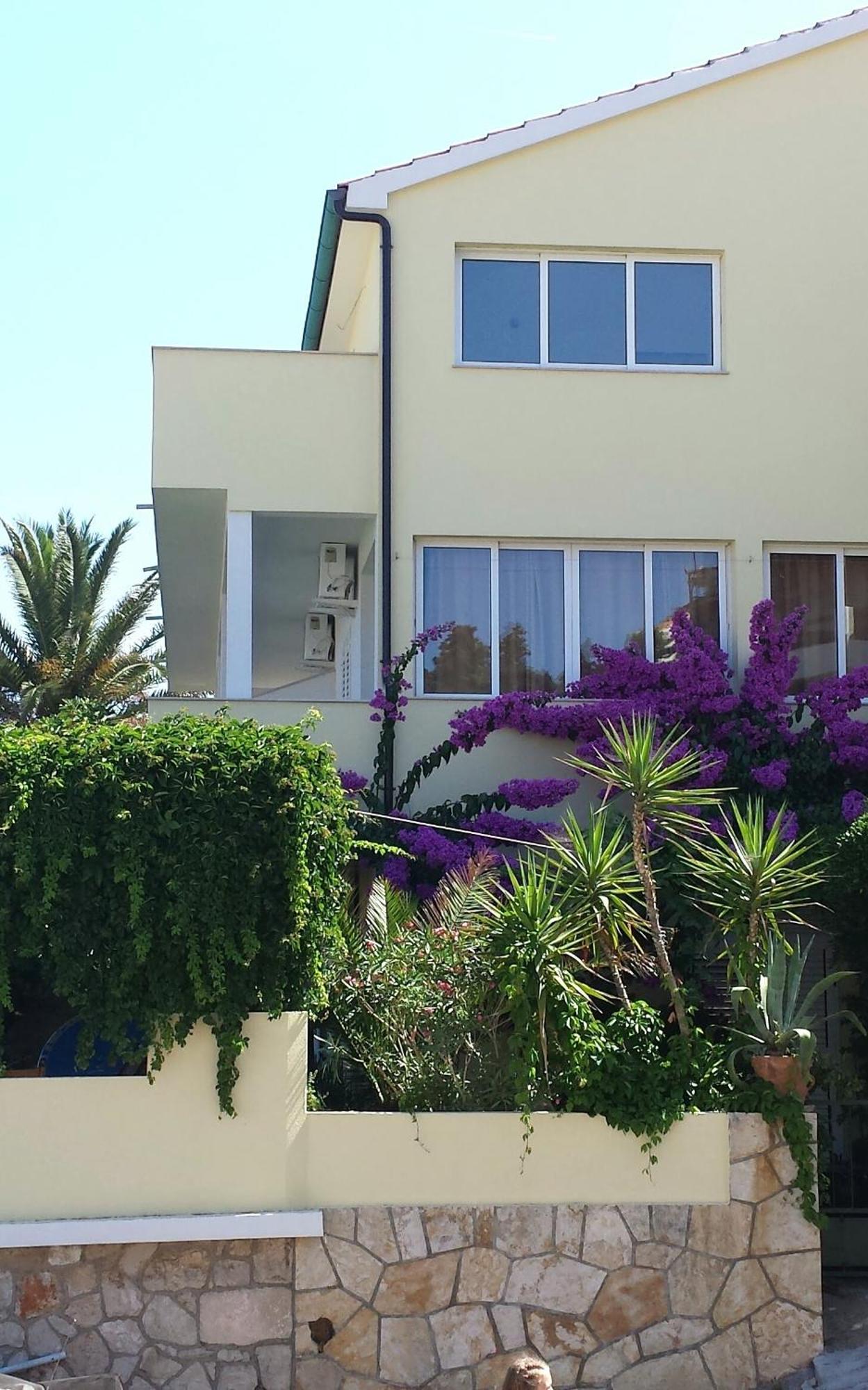 apartmani Ilda Radonić Jelsa  Esterno foto