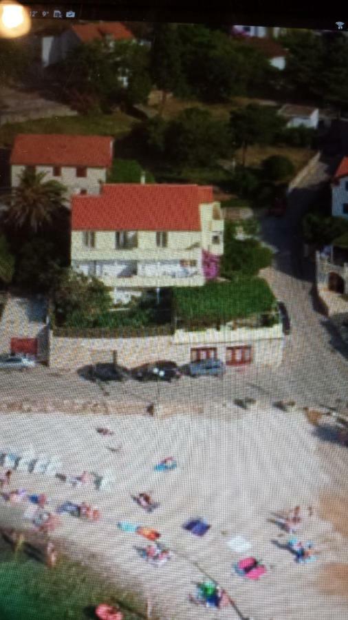 apartmani Ilda Radonić Jelsa  Esterno foto