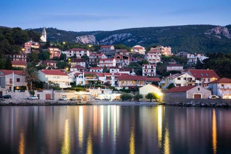 apartmani Ilda Radonić Jelsa  Esterno foto