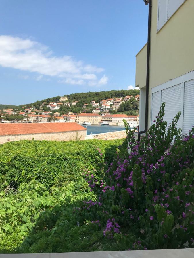apartmani Ilda Radonić Jelsa  Esterno foto