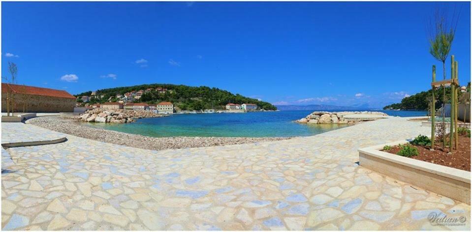 apartmani Ilda Radonić Jelsa  Esterno foto