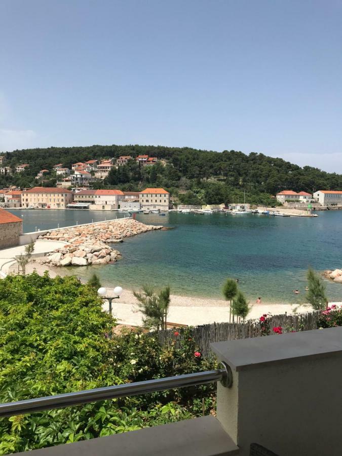 apartmani Ilda Radonić Jelsa  Esterno foto