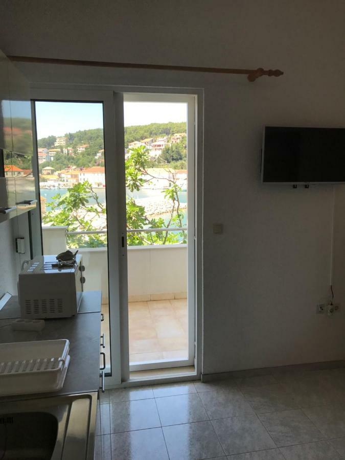 apartmani Ilda Radonić Jelsa  Esterno foto