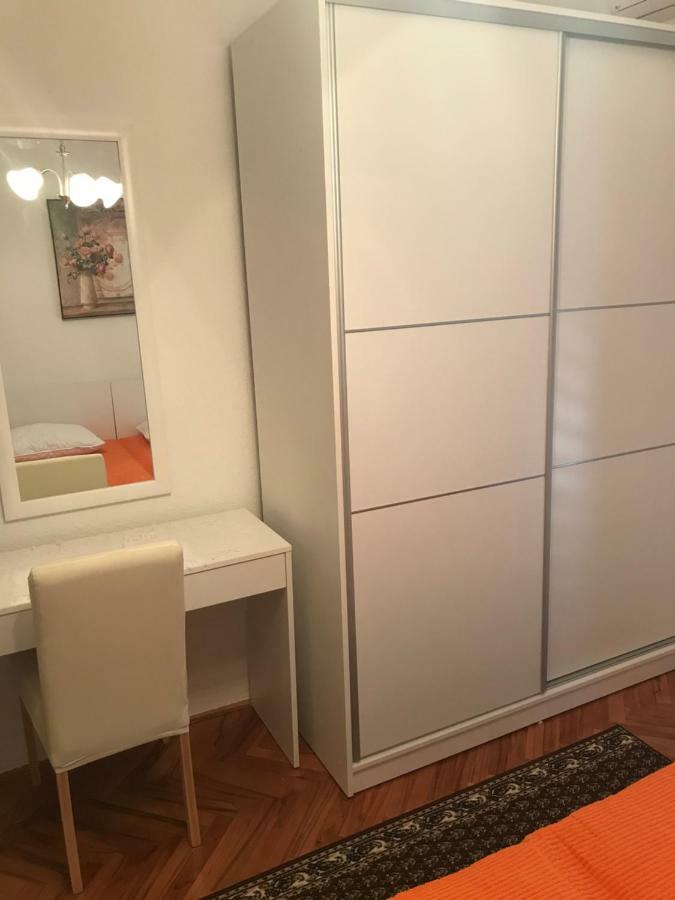apartmani Ilda Radonić Jelsa  Esterno foto