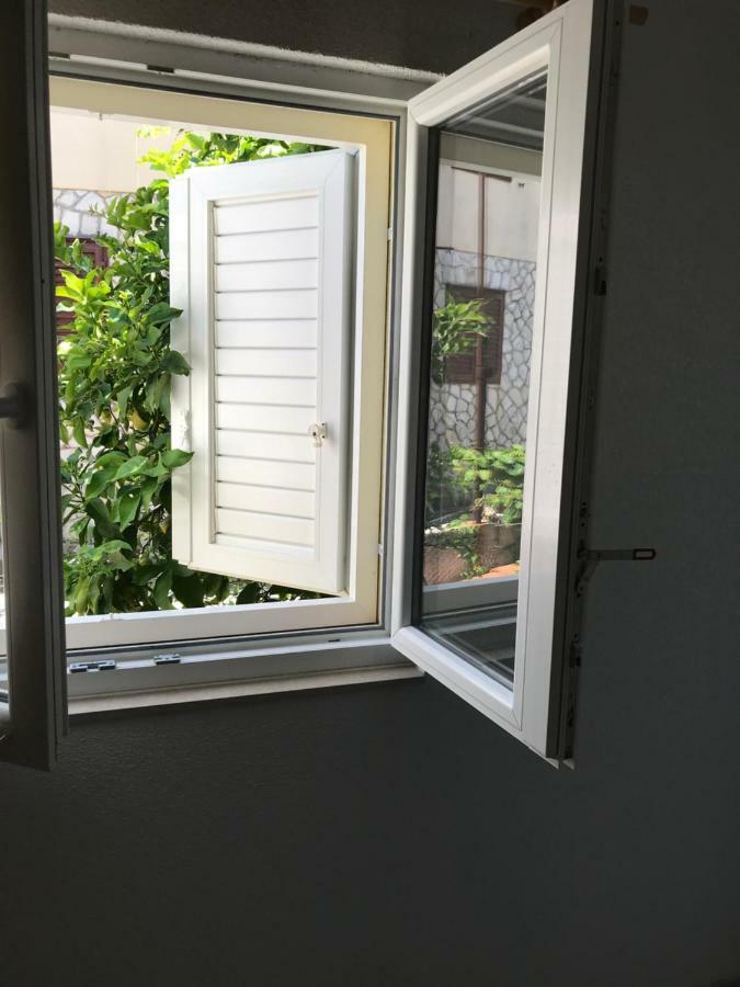 apartmani Ilda Radonić Jelsa  Esterno foto